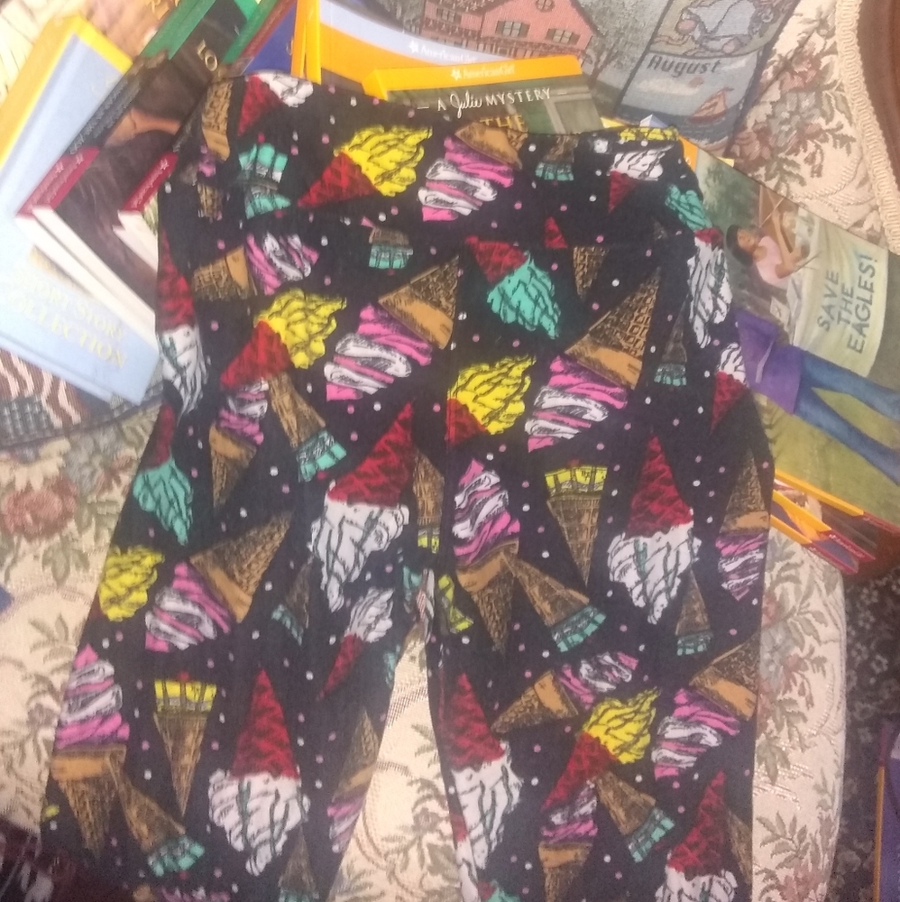 Ice cream patterned leggings